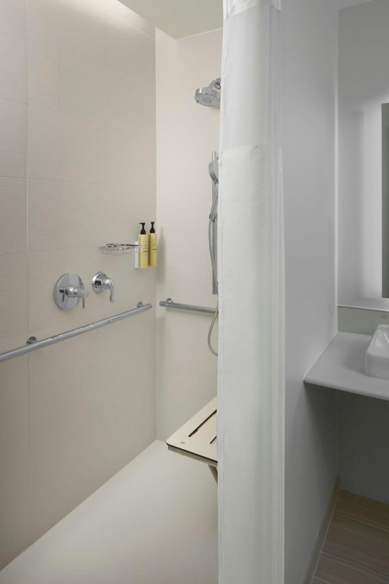 Element Charlotte Uptown Hotel Екстериор снимка